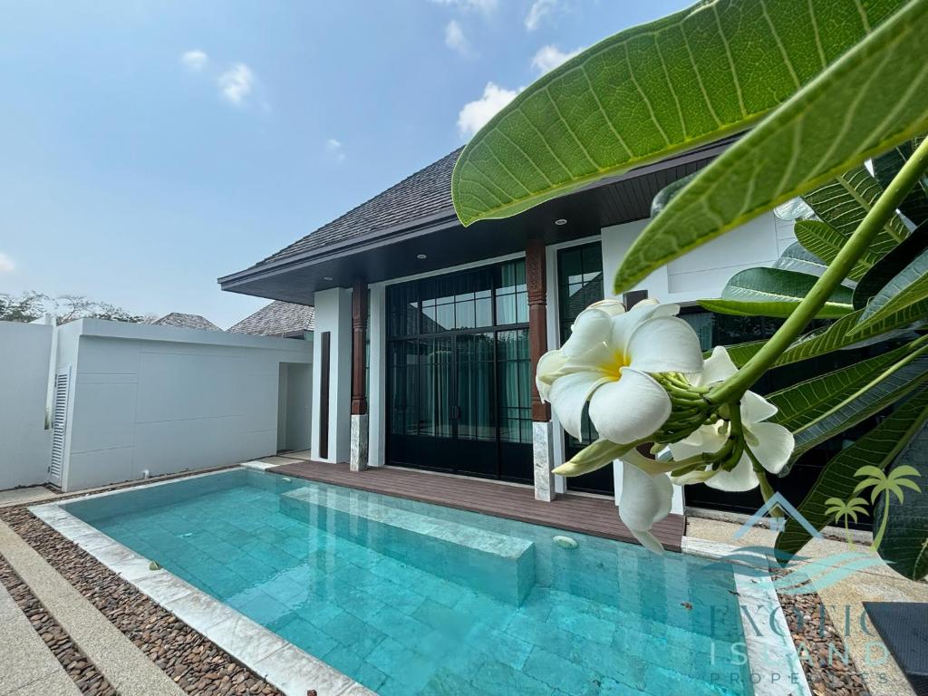 Stylish 3BR Private Pool Villa Bangtao Beach — photo 1