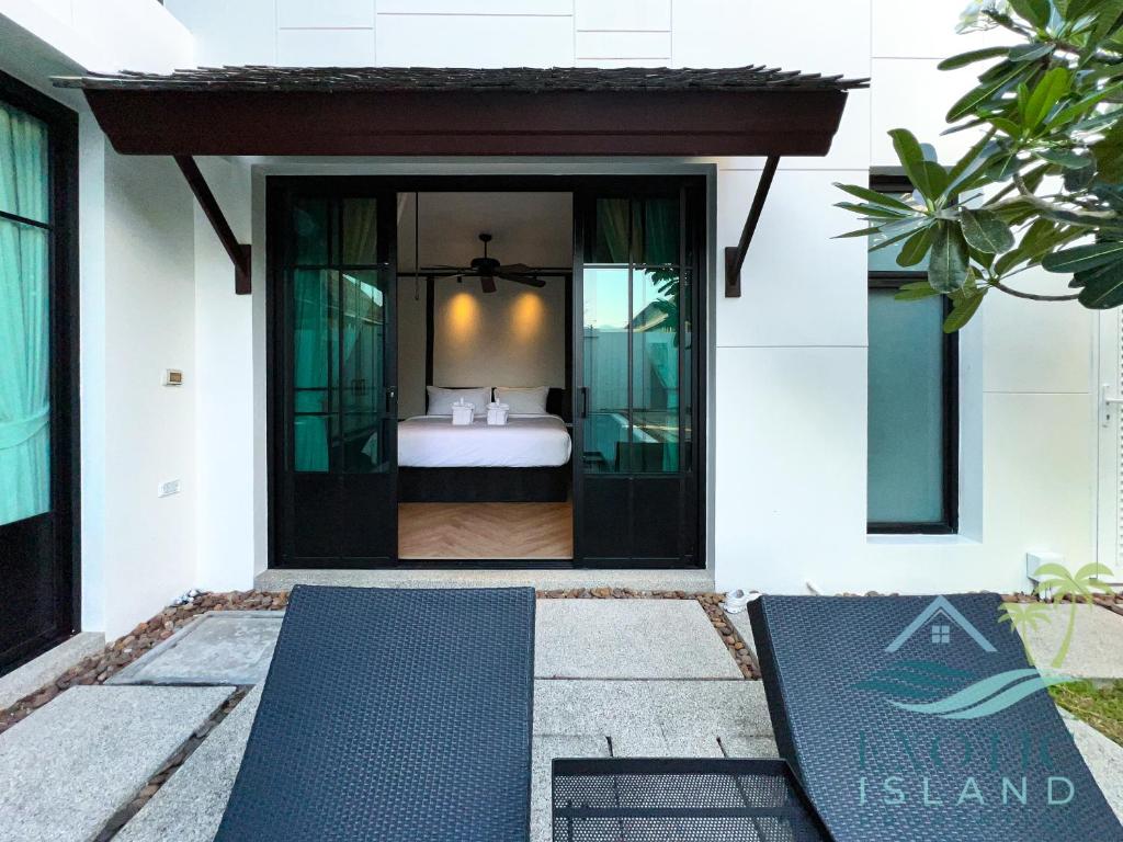 Stylish 3BR Private Pool Villa Bangtao Beach photo 2