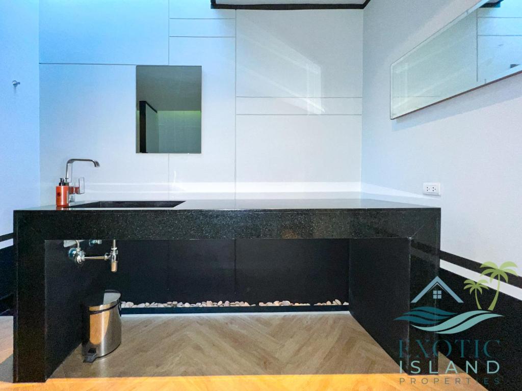 Stylish 3BR Private Pool Villa Bangtao Beach photo 3
