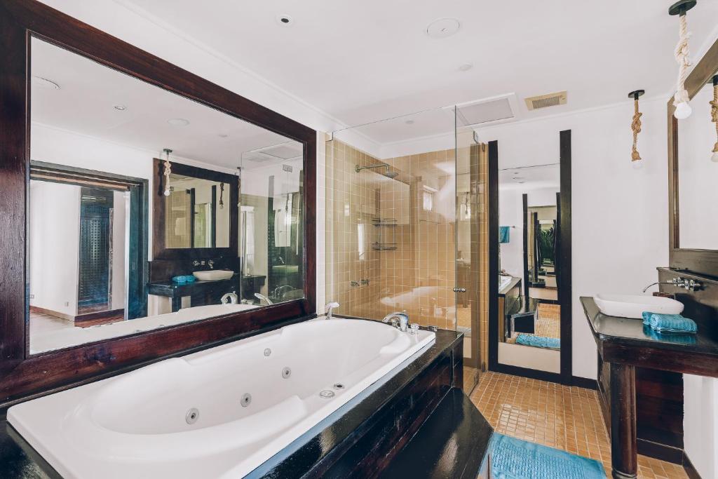 Beachfront Art Villa Samui photo 3