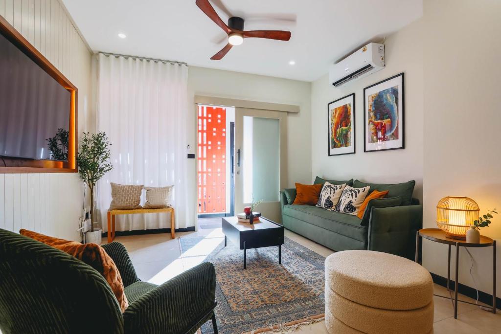 Sea Breeze Villa Patong — photo 1
