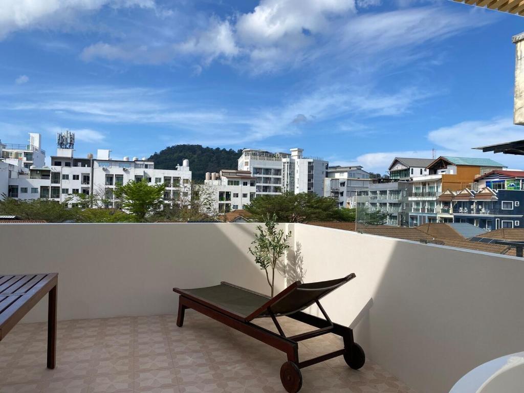 Sea Breeze Villa Patong photo 3