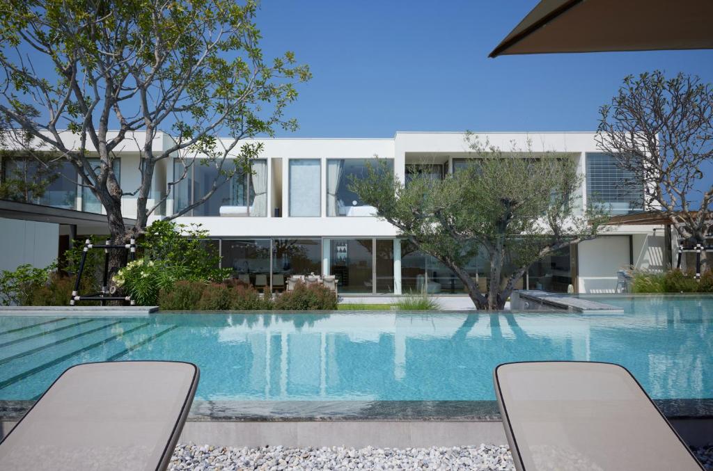 Top sea villa photo 3