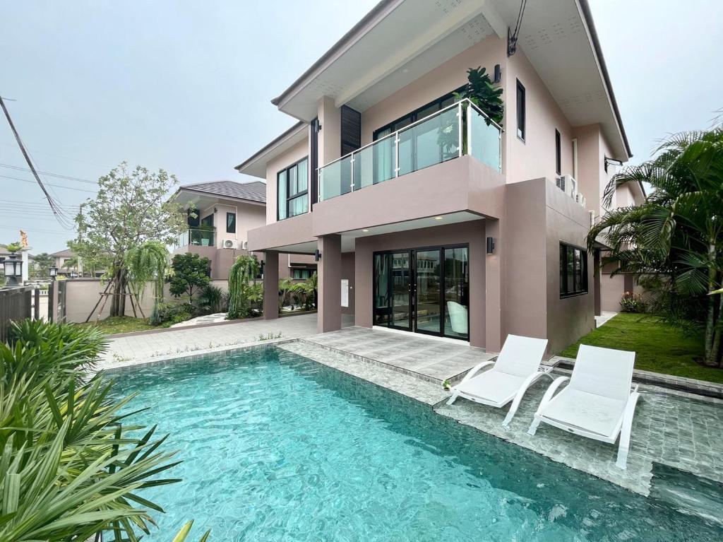 Southern Peak Pool Villa Huay Yai Pattaya photo 3