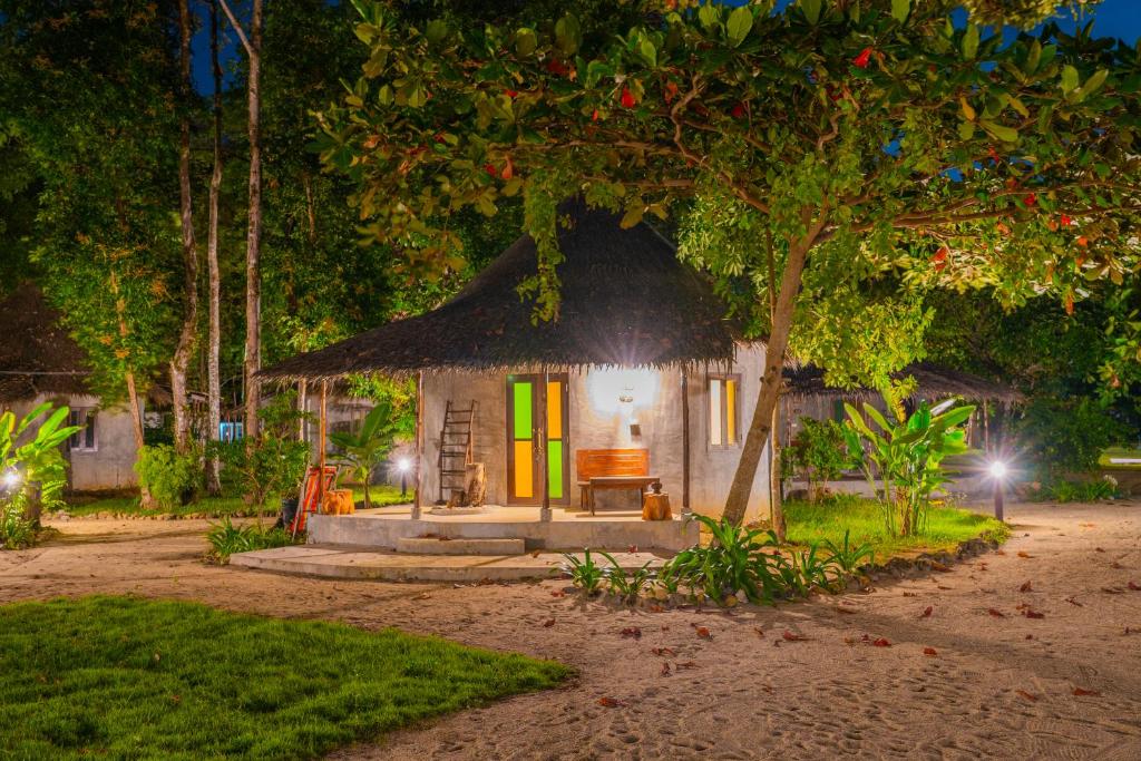 The Tropical Beach Resort photo 2