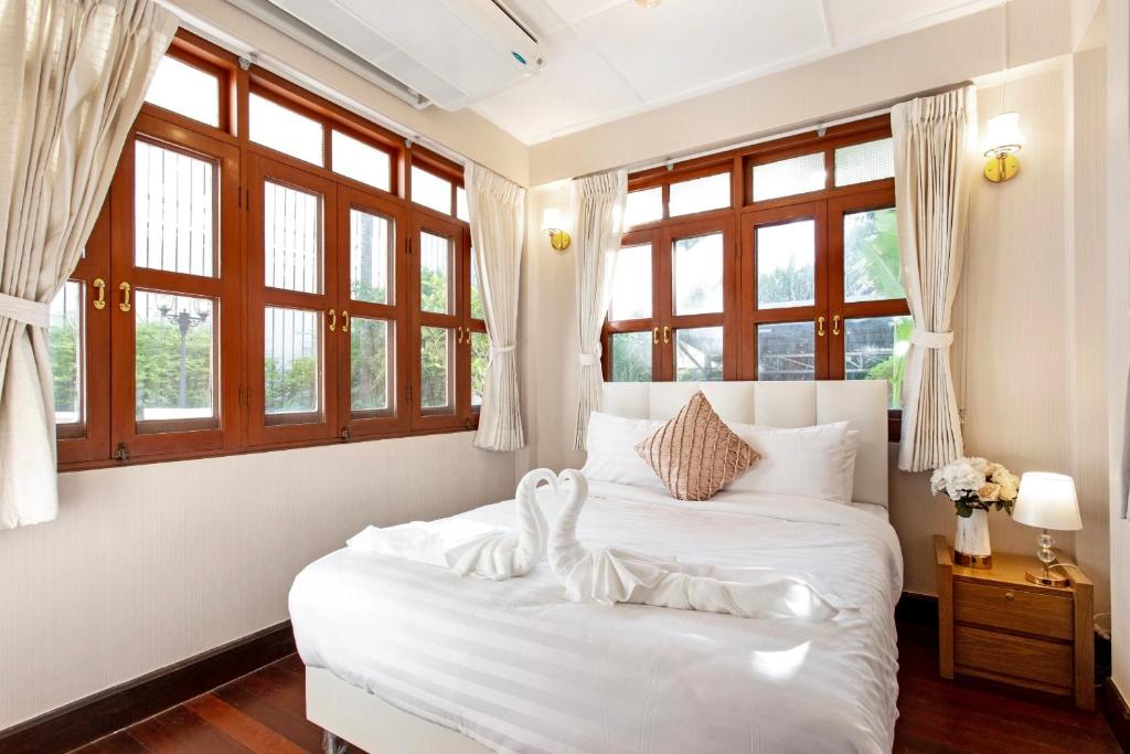 Sathorn Private Pool Villa photo 2