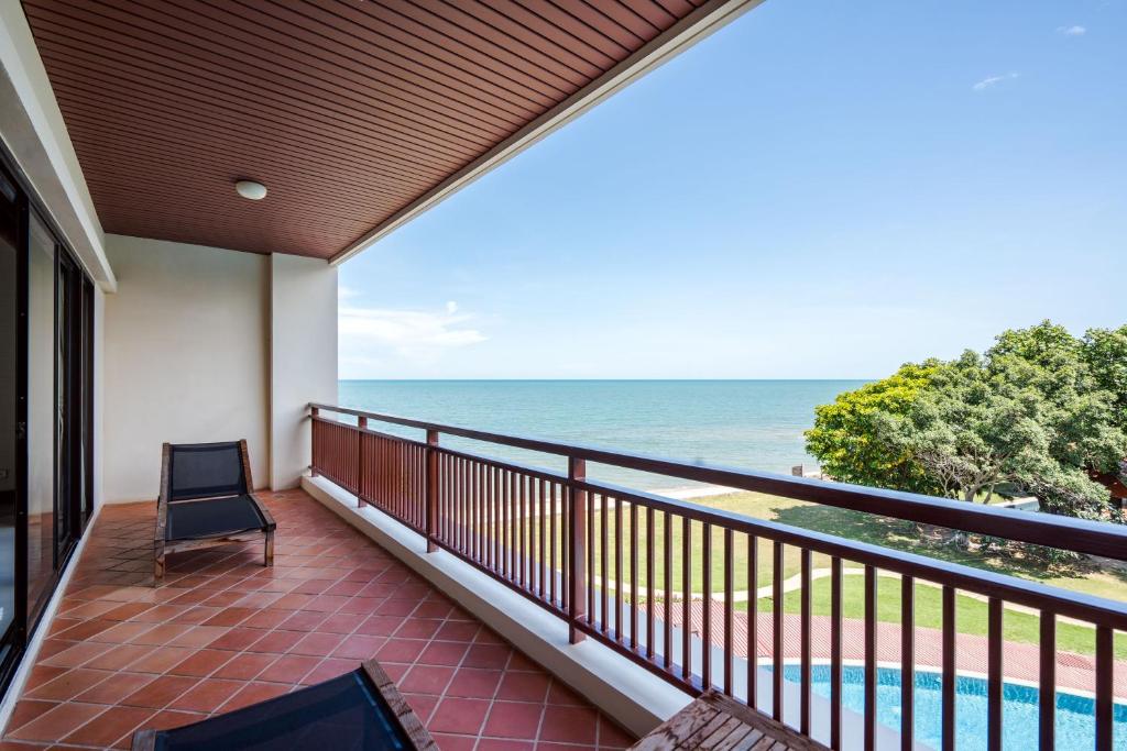 Santi Pura Residence on The Beach photo 2