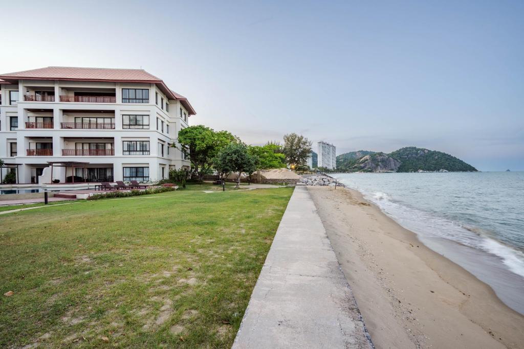 Santi Pura Residence on The Beach photo 3