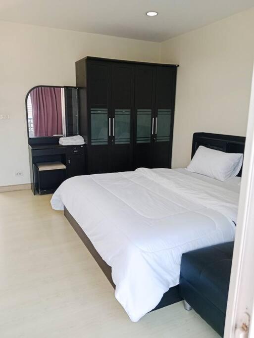 The Beach Bangsaen Condo 327/30 — photo 1