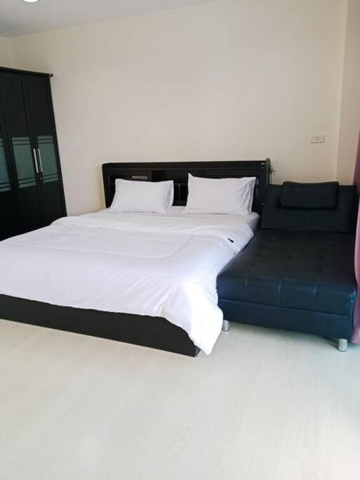 The Beach Bangsaen Condo 327/30 photo 2
