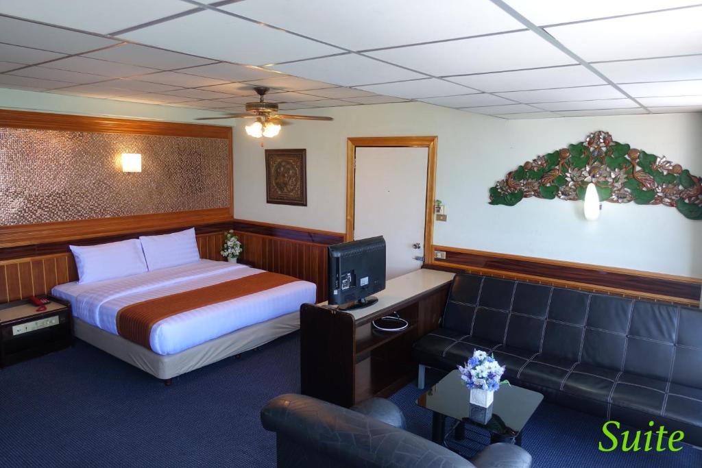 Serene Hotel photo 2