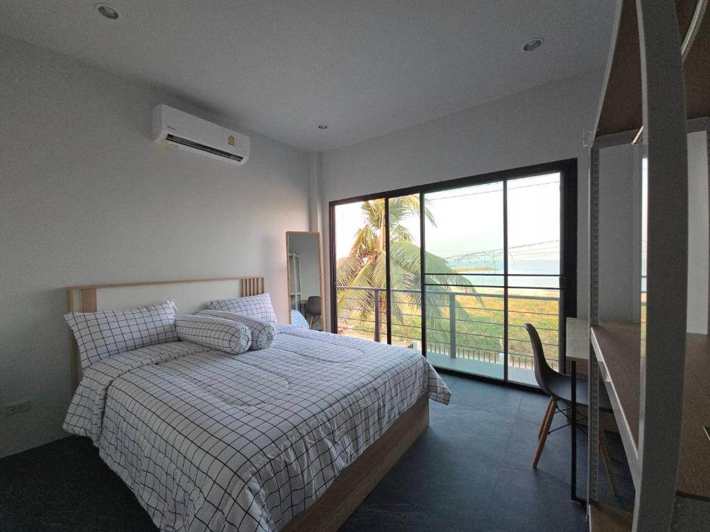Moon Beach House photo 2