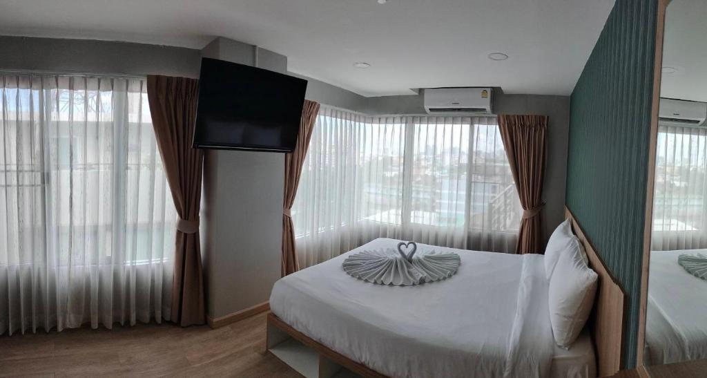 The Lux Ladprao 10 photo 3