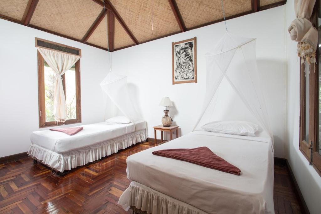 Tropical Garden Bungalow photo 2
