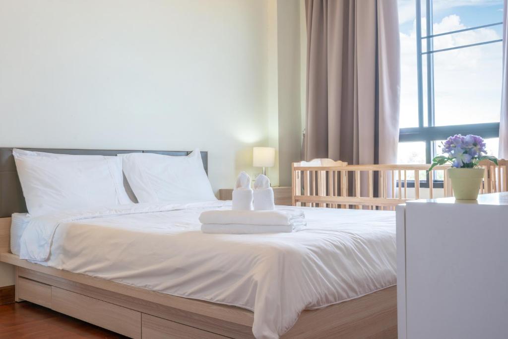 The Lago Apartments photo 2