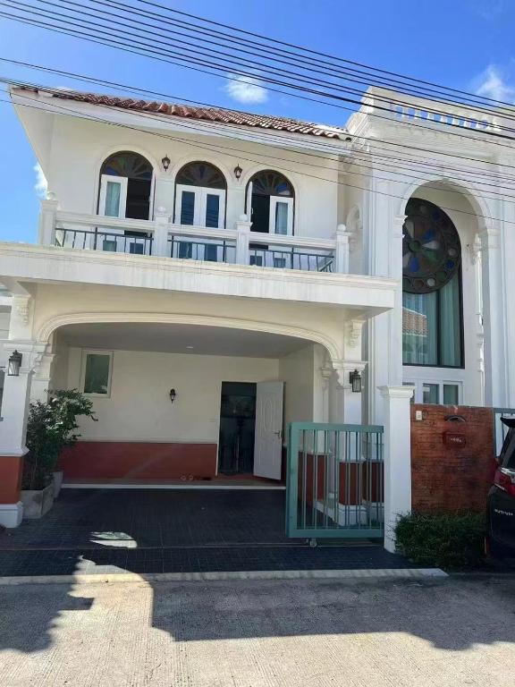 Supicha86 Sino ko kaeo Modern Private 3BR 3BA Villa — photo 1
