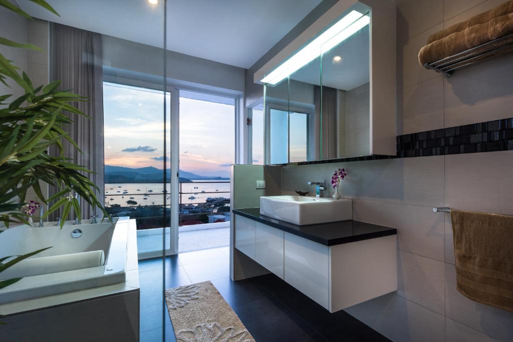 Sunset Sea View Apartment photo 3