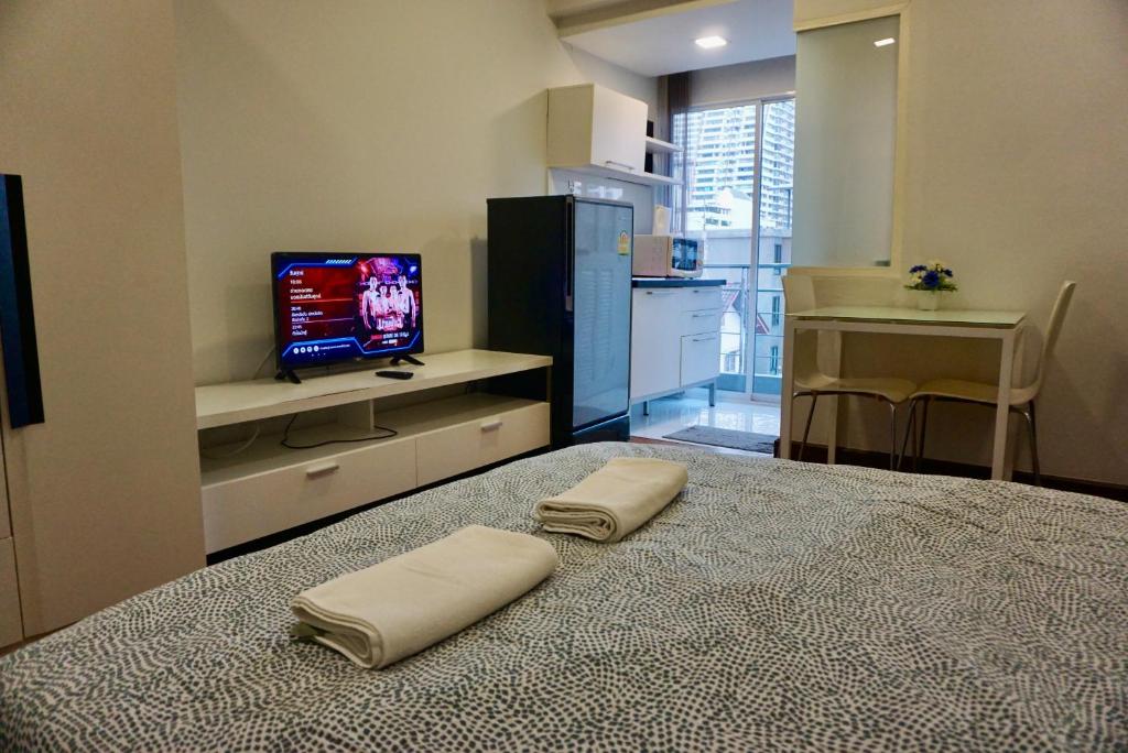 Hip & Funky Sathon15 apartment close to BTS St Louis — photo 1