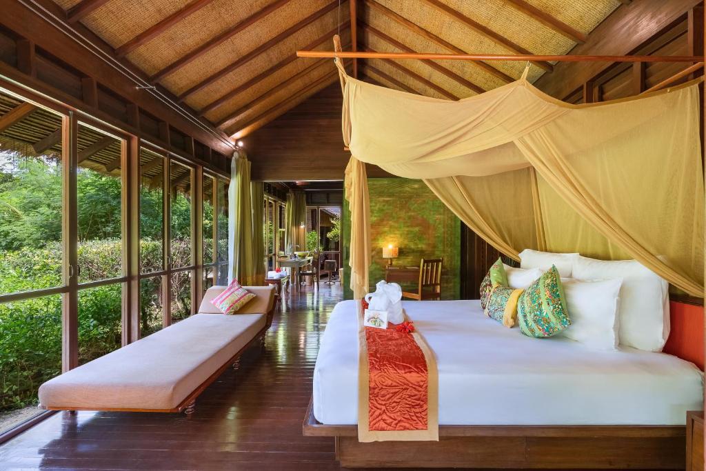 OUTRIGGER Phi Phi Island Resort photo 2