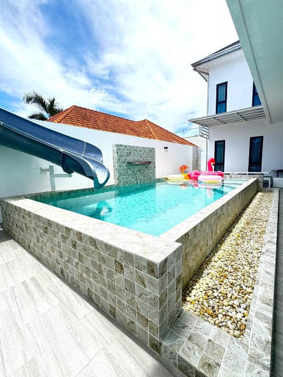 The White House Pool Villa Pattaya photo 3
