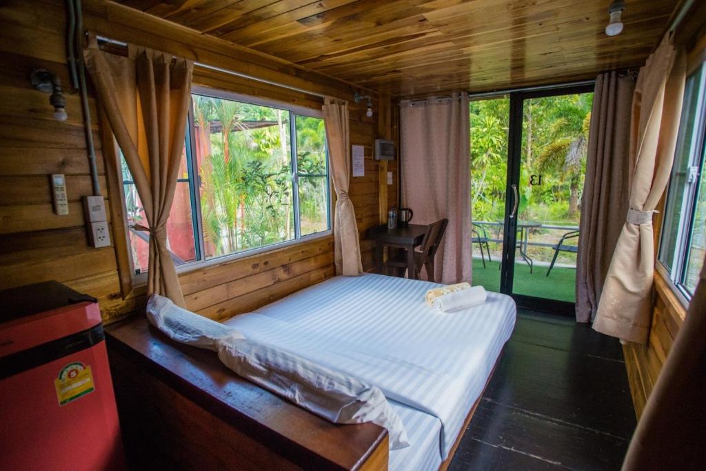 The Camper Lodge Khao Sok photo 2