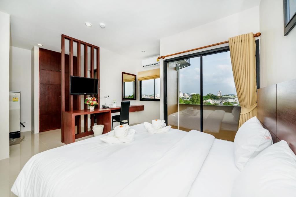 The Topaz Residence Phuket Town photo 2