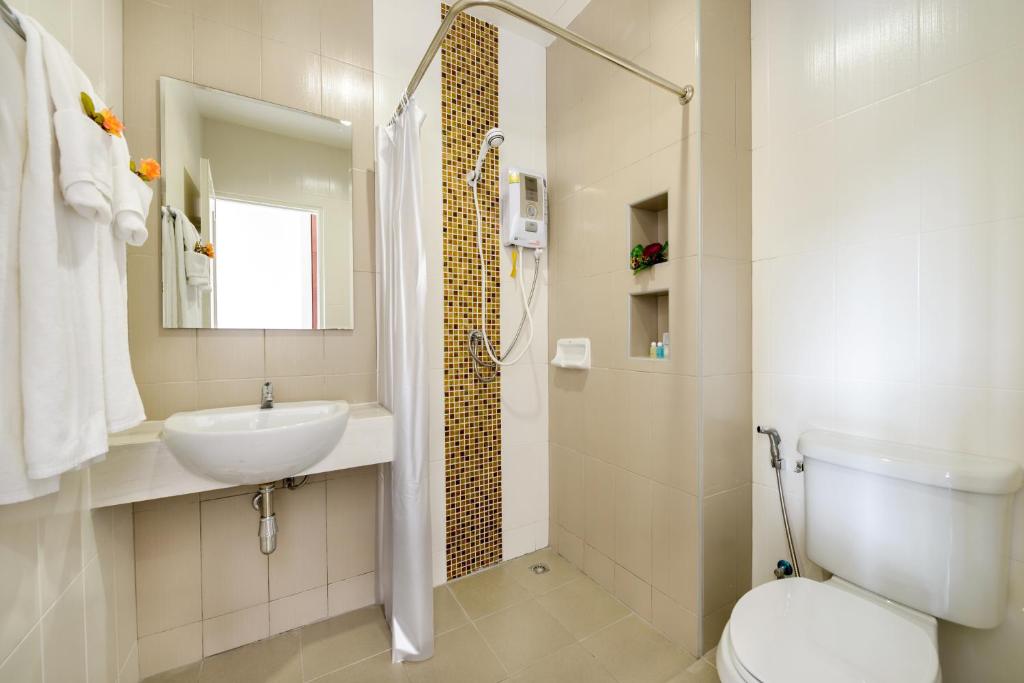 The Topaz Residence Phuket Town photo 3