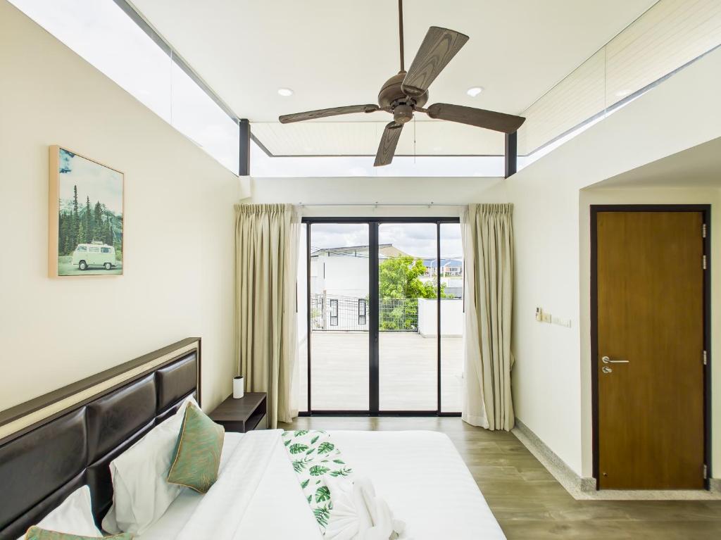 Townhouse in Laguna Park photo 2