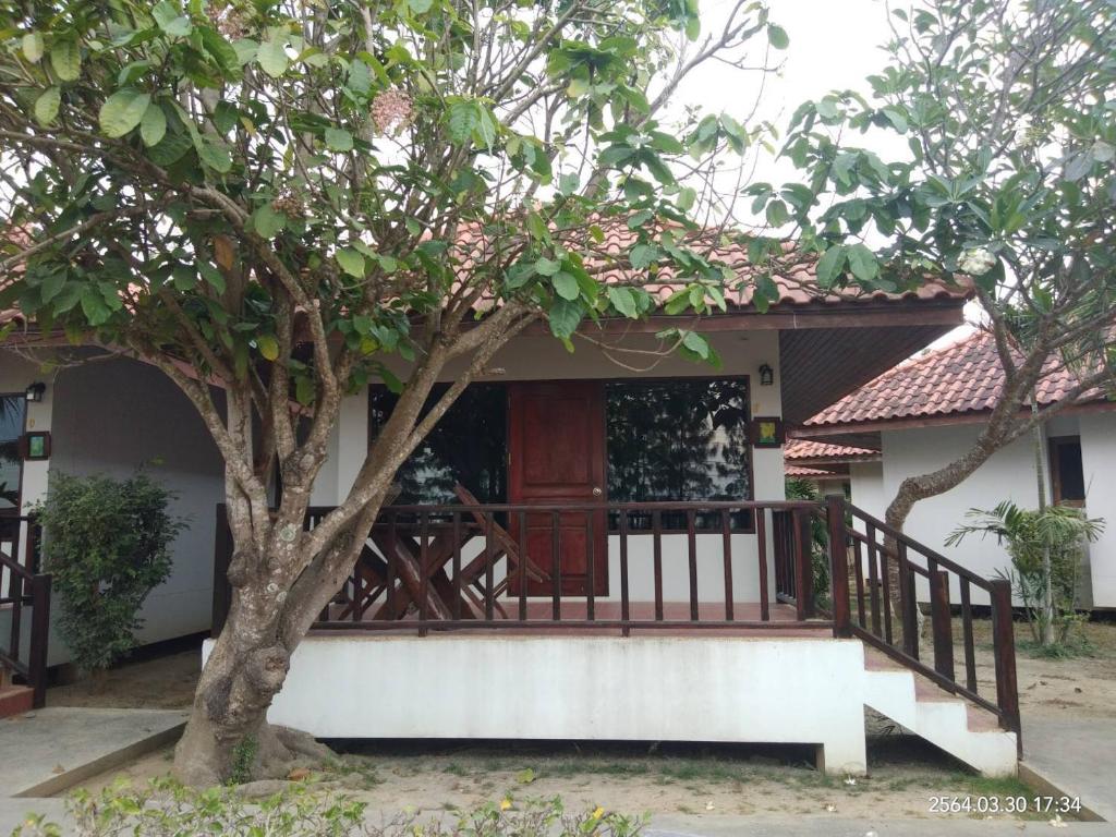 Sailom Resort Bangsaphan — photo 1