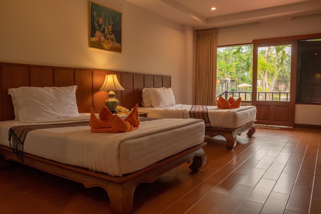 Sailom Resort Bangsaphan photo 2