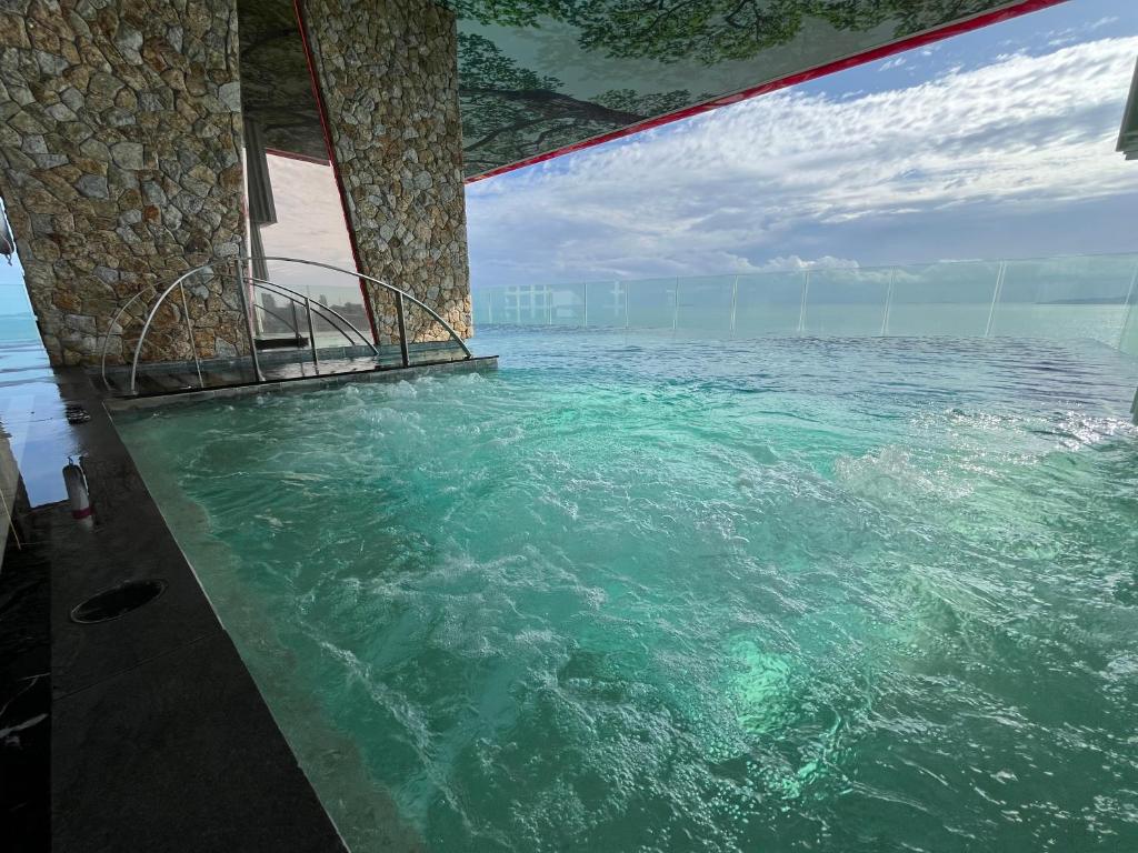 Riviera 5th floor Direct access to the pool photo 3