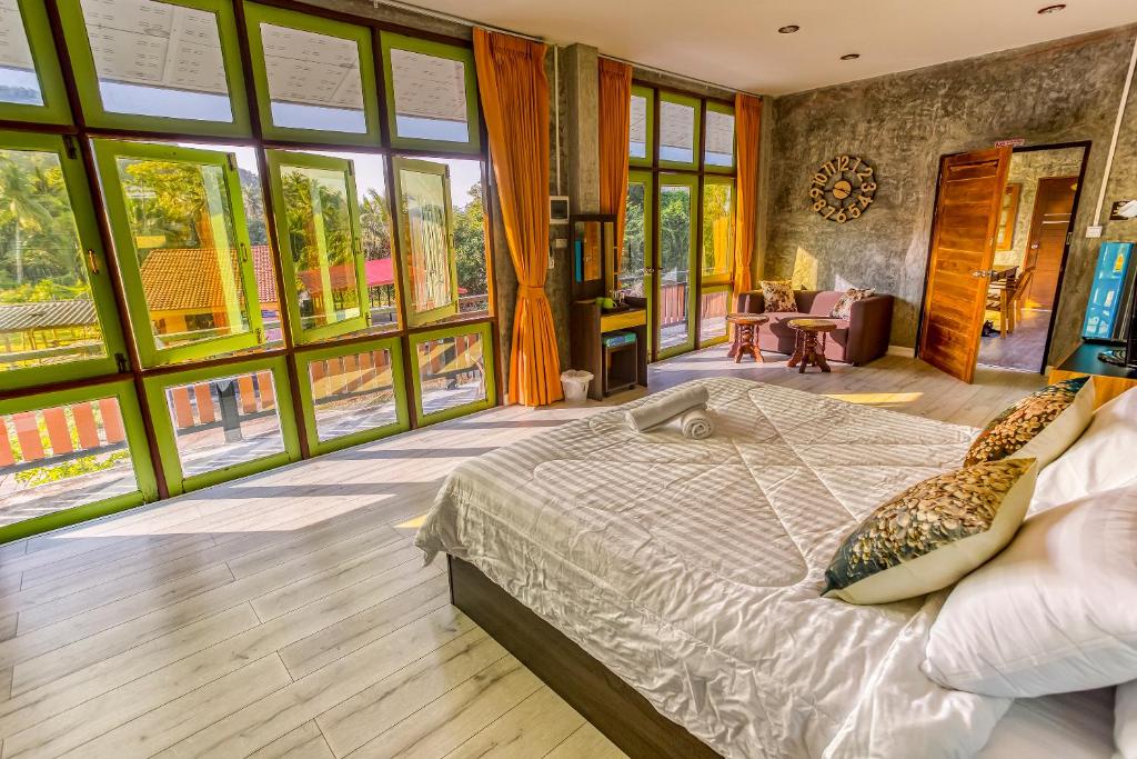 Tonmai Suites photo 2