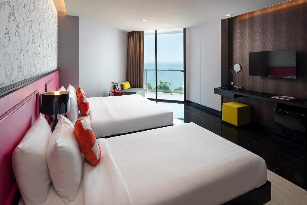 Tsix5 Phenomenal Hotel Pattaya photo 2