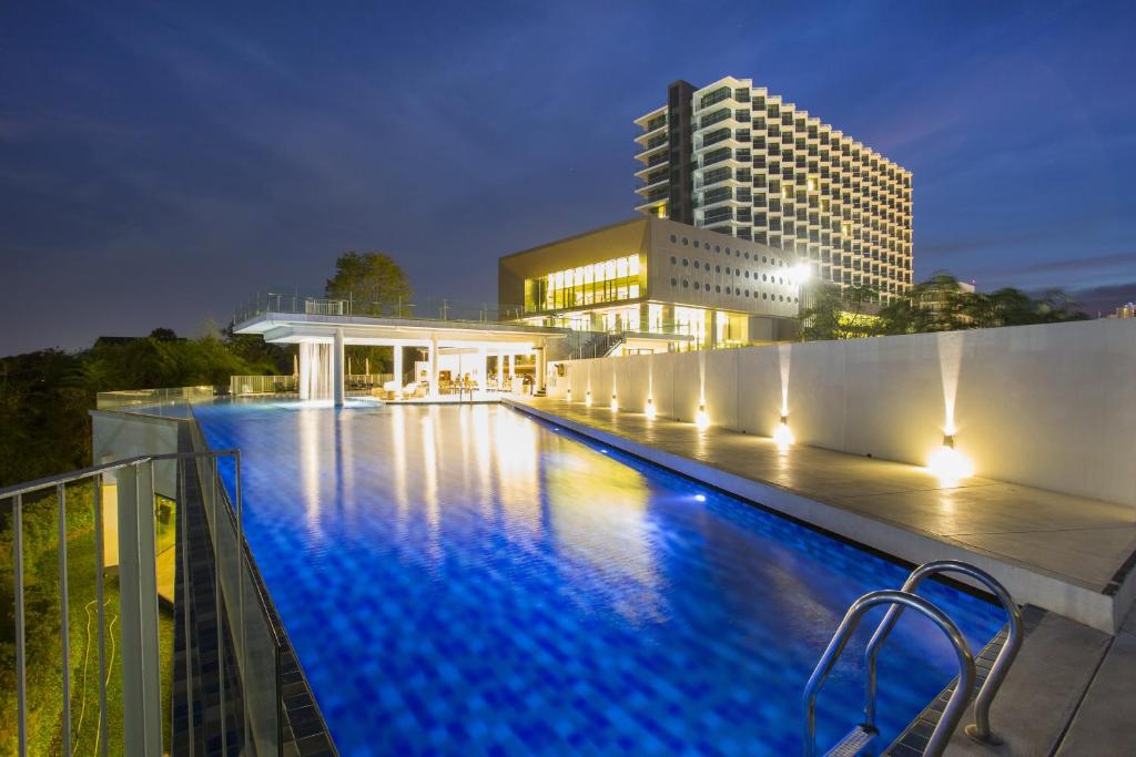 Tsix5 Phenomenal Hotel Pattaya photo 3