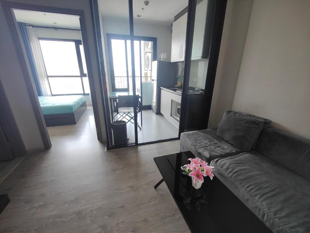 The base Pattaya condo TH photo 2
