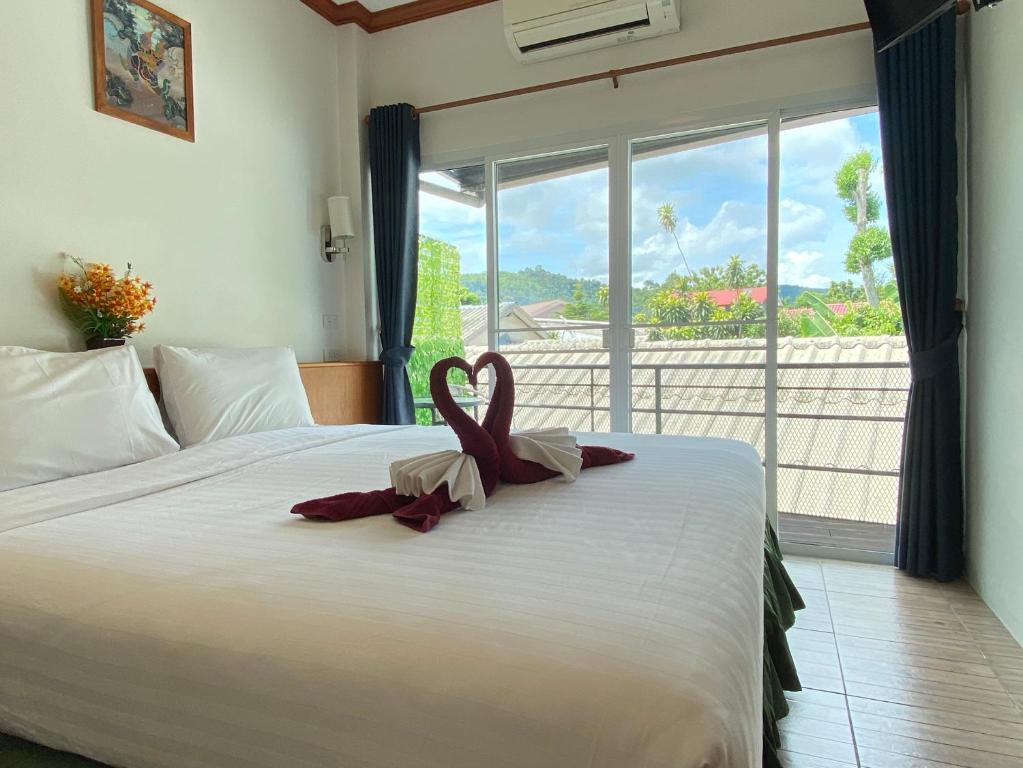 The Golden Beach Resort Naiyang photo 2