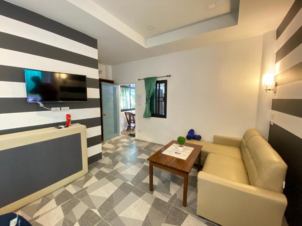The Golden Beach Resort Naiyang photo 3