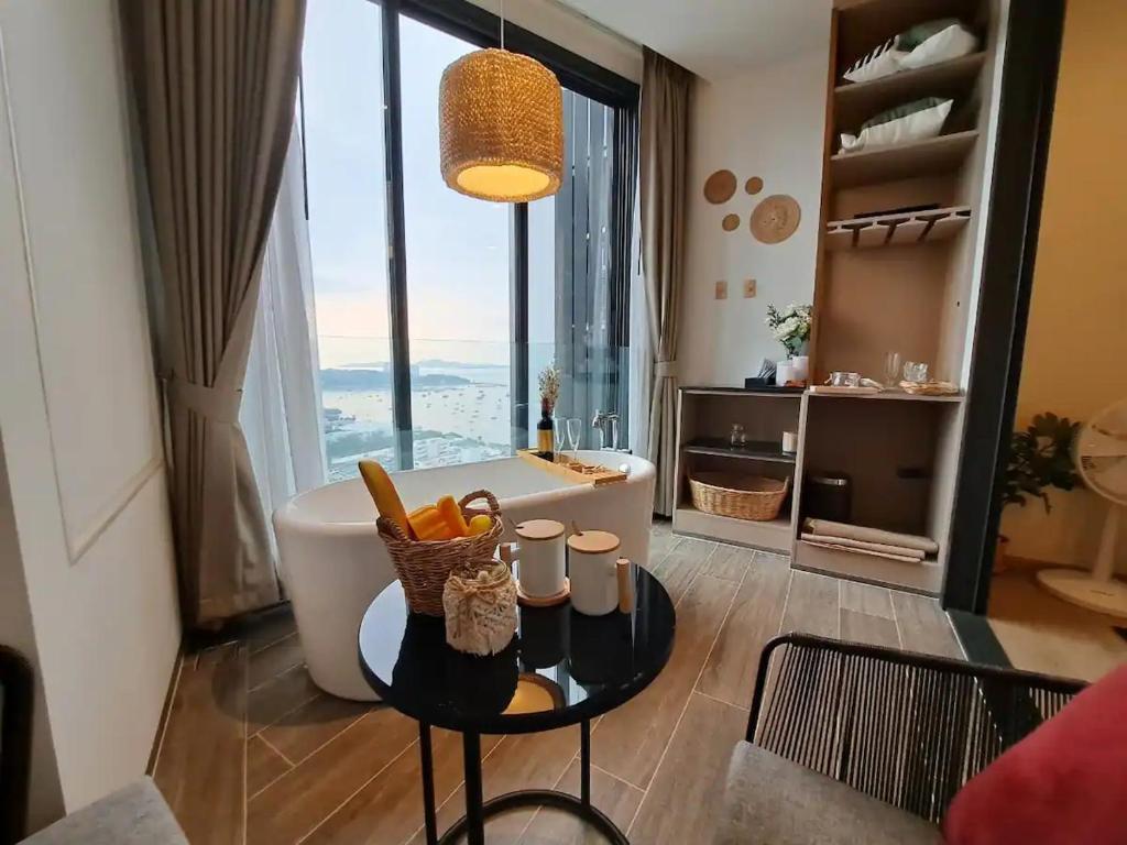 Top Floor Intimate Pleasure The Love NestSuite#E92 photo 3