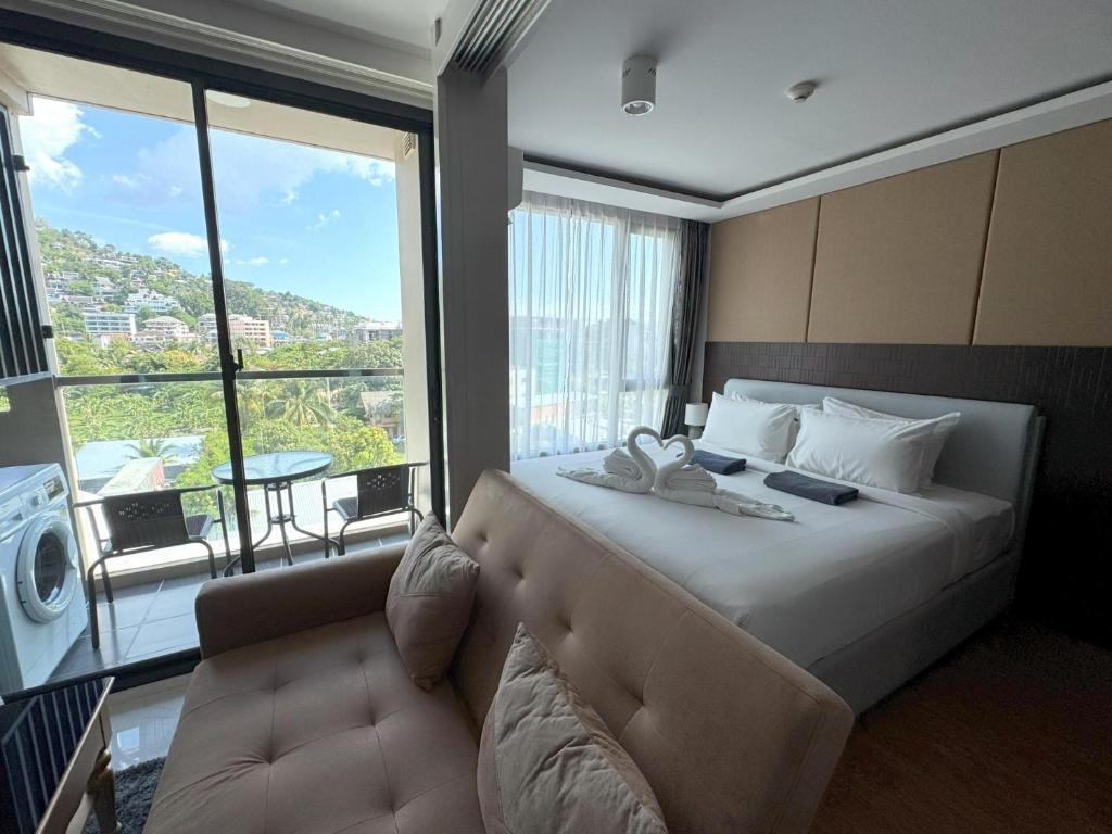 Top floor apartment at Aristo by Lofty photo 2