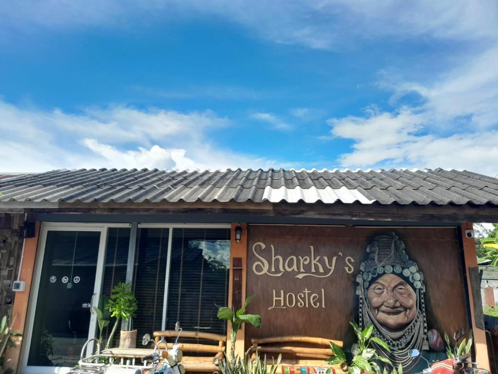 Sharky's Hostel — photo 1