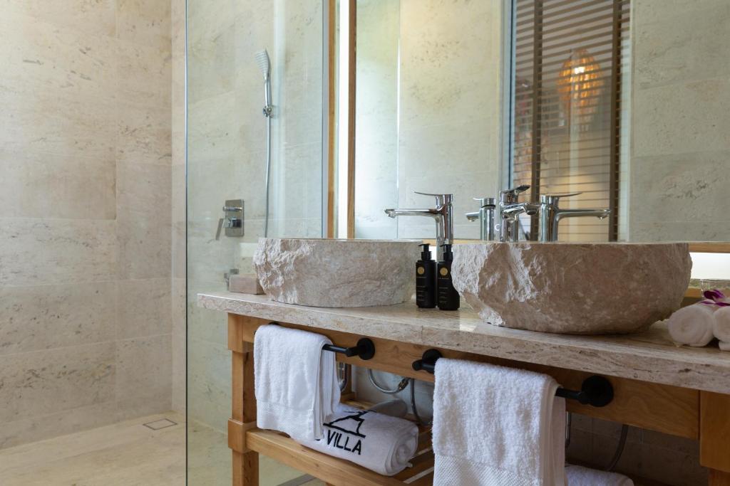 Stunning 7 BR photo 3
