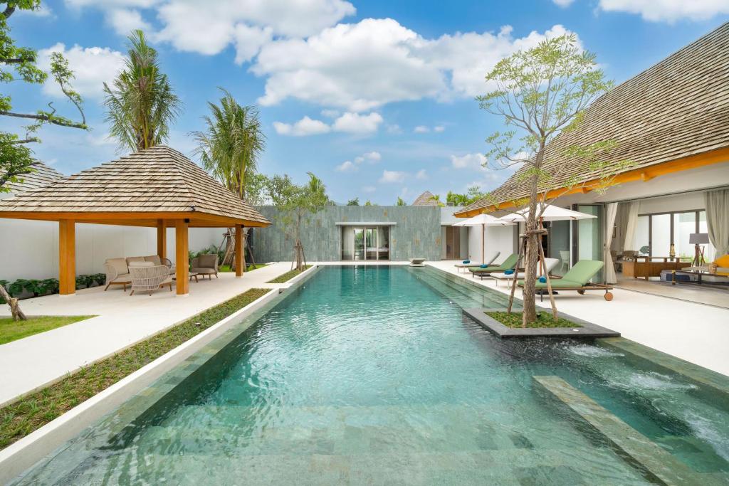 Spacious Mansion 4BR Villa Anchan V20 with 15m Private Pool in Gated Residence — photo 1