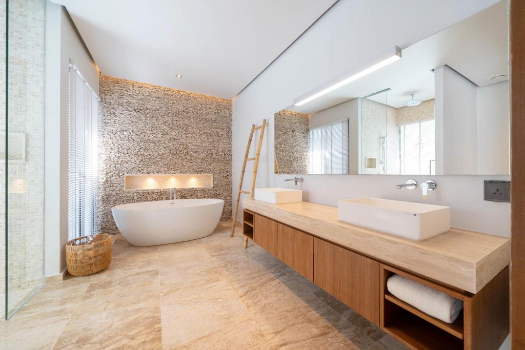 Spacious Mansion 4BR Villa Anchan V20 with 15m Private Pool in Gated Residence photo 3