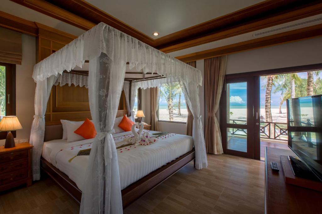The Sunset Beach Resort - Koh Kho Khao photo 2