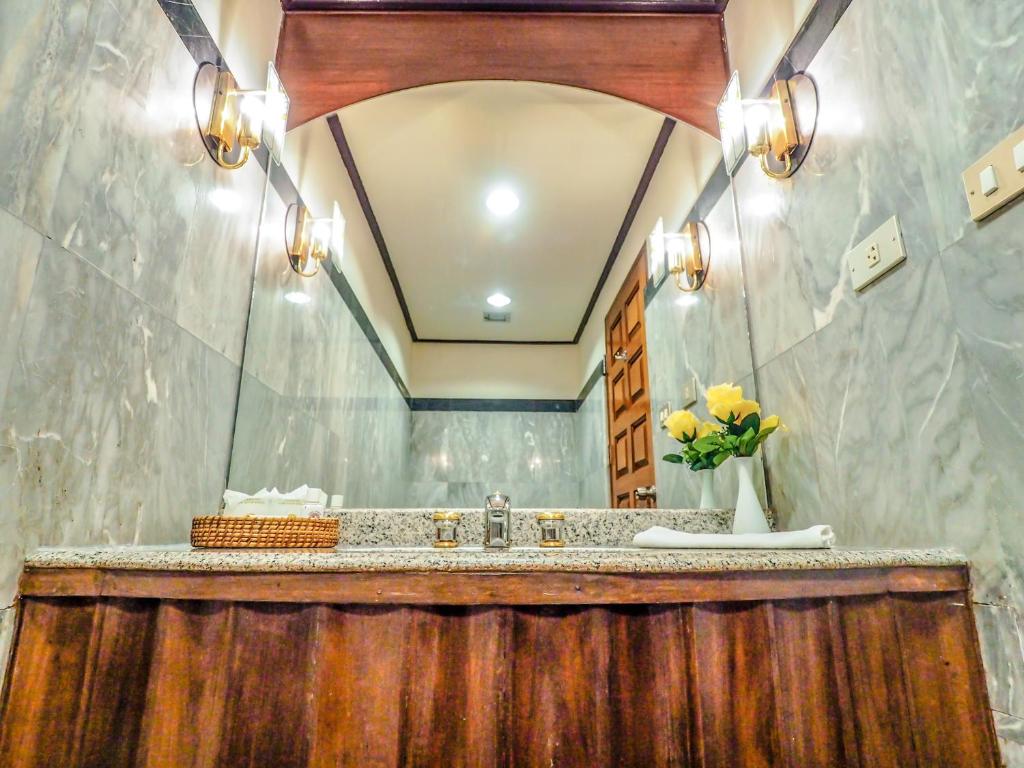 The Twin Lotus Hotel photo 3