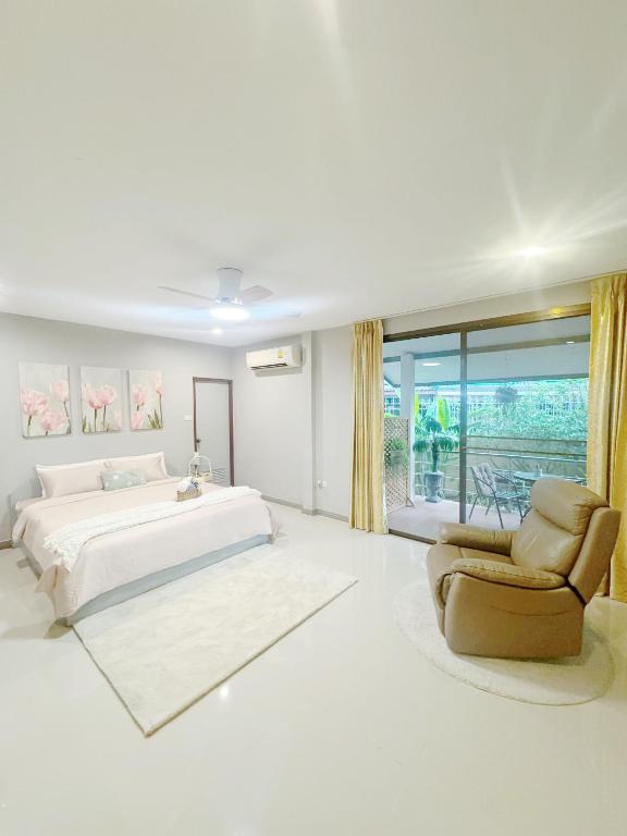 Sun and Moon House photo 2