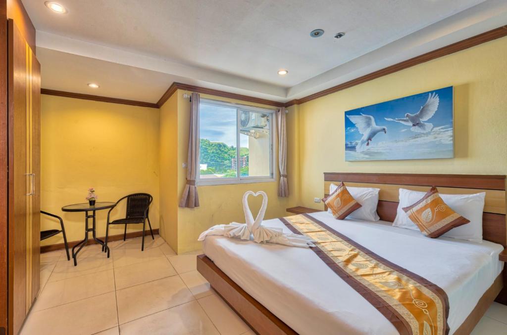 TJ Patong Hotel - Prime Location by OTOP Market & Sea photo 2