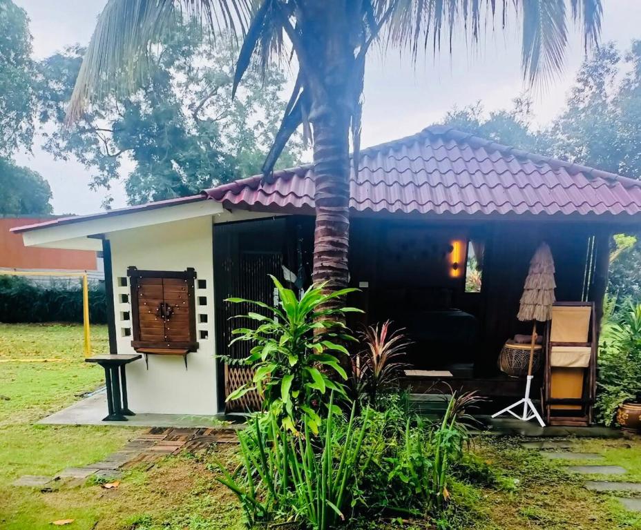 Tiny hut — photo 1