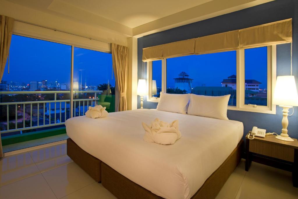 Wiz Hotel photo 2