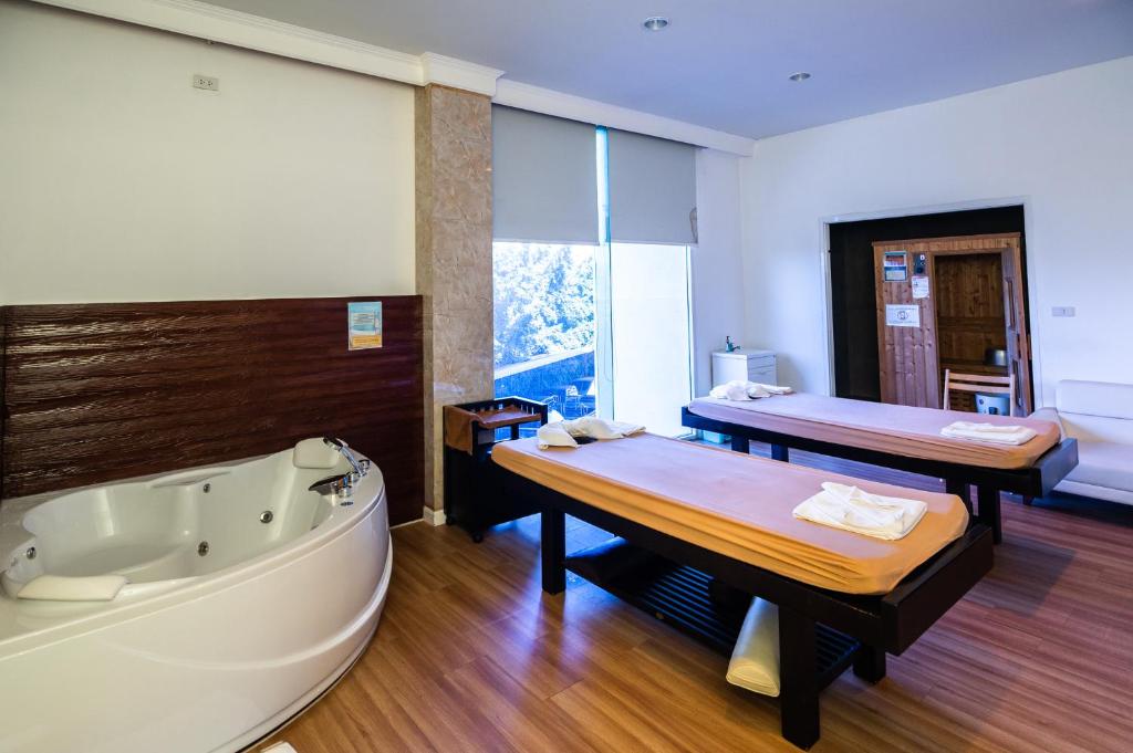 River Hotel - The Outstanding Venues Nakhon Pathom photo 3